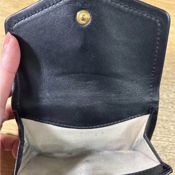 Chloé Black Leather trifold Wallet with Gold Lock - Picture 4 of 10